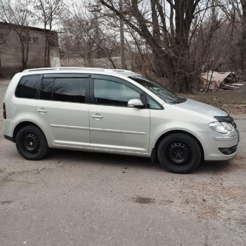 Volkswagen туран 2008 г. в. 2 л 6 ступенчатый автомат,7ми местный, в хорошем состоянии для своих лет... - фотография