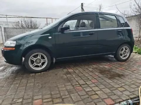 Chevrolet aveo хэтч год 2005 мотор 1,5 кпп механика 5 ступ. учёт рф. диагностическая карта сделана.... - фотография