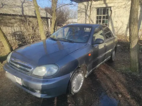Chevrolet lanos 2008 г. В. , двигатель 1.5 л, бензин, механика, цвет серый, . Пробег 200 000 км. На ... - фотография