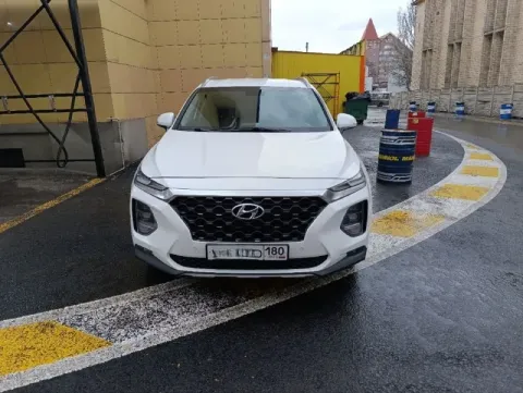 Продам автомобиль hyundai santa fe 2019 года. машина ухоженная, не пригон, официальная. два ключа, с... - фотография