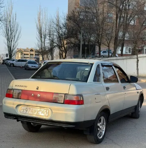 Ваз 2110 2002 год. двигатель не дымит не троит. v16. коробка не выбивает. по электрике все работает... - фотография