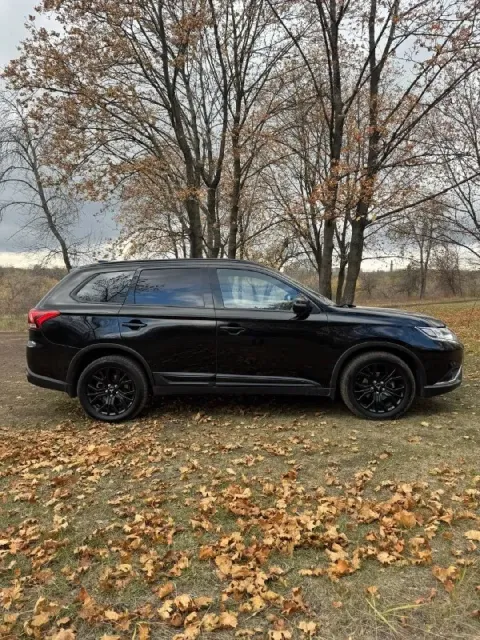 Mitsubishi outlander 2.0 cvt 4wd intense+ black edition, 2020 г. , пробег 53 000 км. Постоянный полн... - фотография