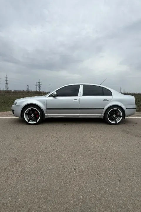 Продам skoda superb 2006 г. пробег 256т. 800.000₽ торг работает отлично по ходовой нареканий нет. че... - фотография