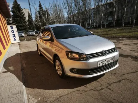 Продаю свое авто в отличном состоянии volkswagen поло на автомате! очень динамичный, комфортный и эк... - фотография
