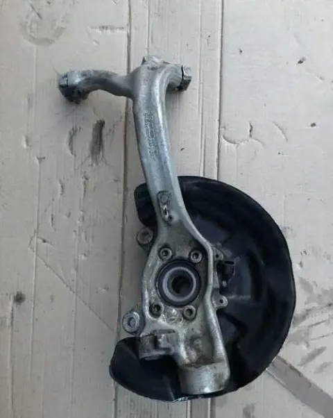 Куплю правый поворотный кулак audi а6 с5. (алюминиевый) +79493147333 или л. с. 📞 звоните: +7(949)314... - фотография