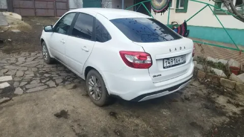 Продам ваз granta 2023 г. в. родной пробег 25 391км. машина новая покупалась в автосалоне, я единств... - фотография