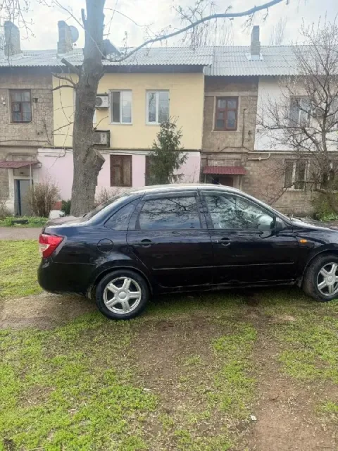 В продаже: ваз grants🚗 двигатель: 1.6 год выпуска 2013 механика привод :передний машинка в хорошем с... - фотография