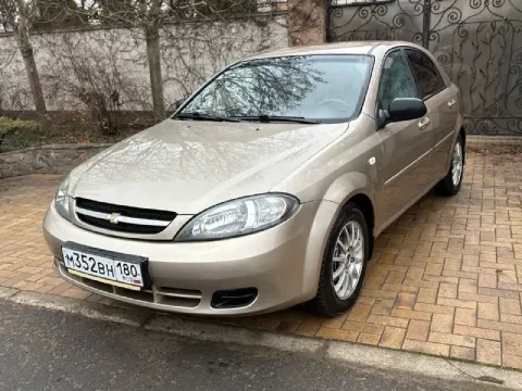 Продам chevrolet lacetti 2008 год, двс 1.4 16 клапанный, пробег 350 тысяч км, кпп механика, гур, абс... - фотография