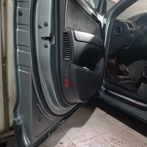 Продам audi q7 2007 год комплектация s-line машина в отличном состоянии, вовремя была замена масла(н... - фотография