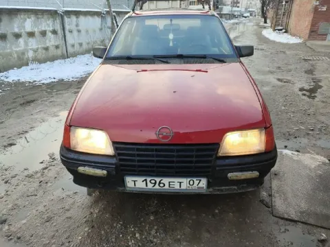 Opel кадет 1.3 купе 1985 год. рассрочки не интересны. на полном ходу. документы чистые. на учёте. ну... - фотография