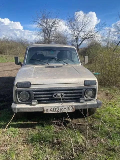 Нива 1999 г. в в хорошем состоянии блокировка все работает нужно сделать сцепление цена 270 хороший... - фотография