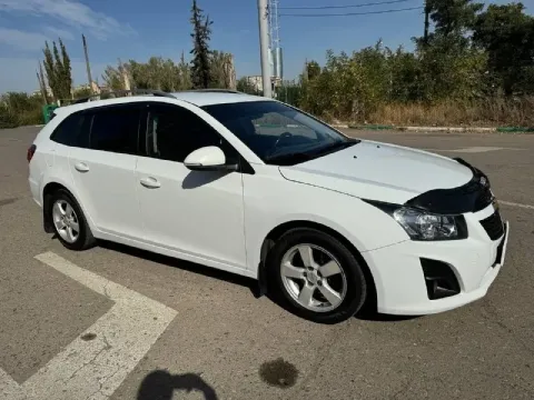 Продам chevrolet круз 2014 года мотор 1.6 с пробегом 268т. Км.  , в отличном состоянии.
Кузов в отли... - фотография