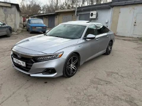Honda accord hybrid touring -машина 2021г -объём двигателя: 2.0л -пробег :75.000км -тип двигателя: г... - фотография