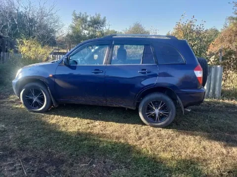 Продается черт тигго т11 2012 года выпуска, двигатель 1,6, едет бодро, не стучит, не гремит, есть ню... - фотография