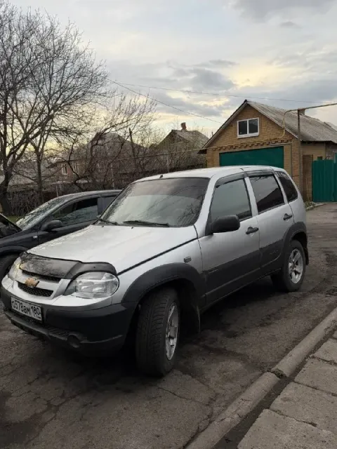 Продам нива chevrolet 2008 года не бита, состояние хорошее бензин/газ цена 450 тысяч или обмен на уа... - фотография