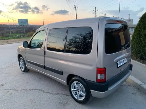 Ситроен берлинго 2007 год 1.4 бензин коробка механика пробег 246 двигатель нареканий нет не троит не... - фотография