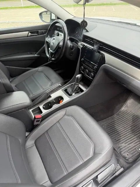 Passat 2020 год, 2.0 бензин с автоматической кпп asin. идеальный карфакс, безопасность вся на месте... - фотография