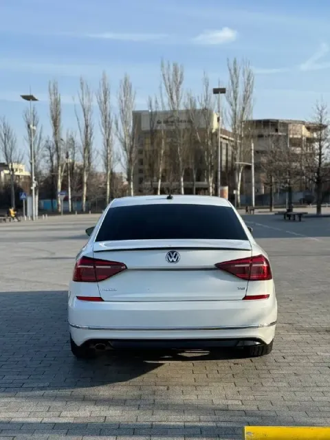 Продам volkswagen passat nms r-line 2018 года выпуска!( либо как его любят называть пассат б8) пробе... - фотография