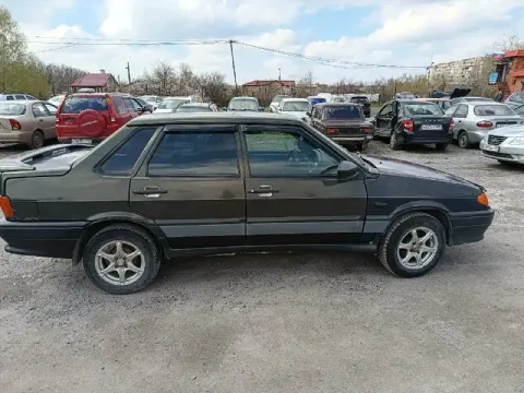 Продам ваз 2115,2006г. авто на полном ходу, езжу каждый день, стоит хорошая музыка, красивые диски,... - фотография