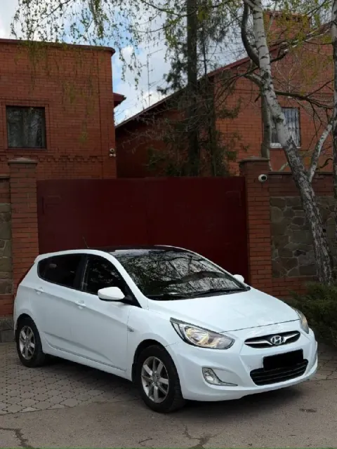 🔥 hyundai solaris 2013, автомат — надёжный и экономичный! 1.4 бензин — не дымит, масло не расходует,... - фотография