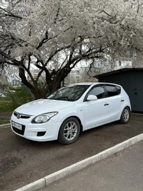 Продам hyundai i30 2010 г. хорошее состояние, сел поехал. 2 комплекта колес лето, зима. 10 подушек б... - фотография