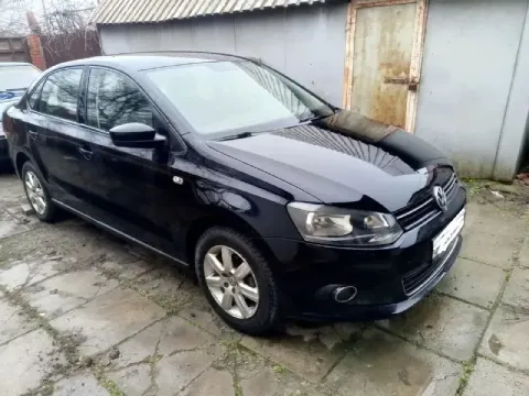 Очень срочная продажа. цена 625 тыс руб торг у капота. vw polo 2012 год. 1.6 mpi, механика. пробег 2... - фотография