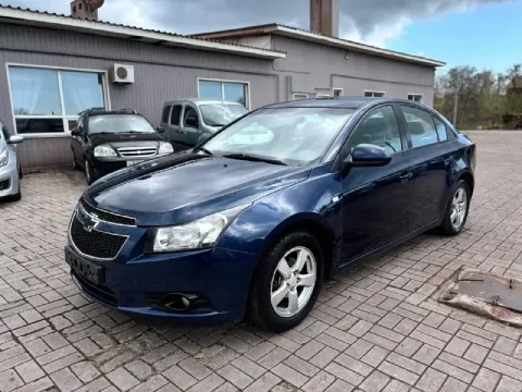 🚘Марка:chevrolet cruze
⚙️Двигатель: 1.8
⛽️Вид топлива:бензин
Кпп:автомат
Кузов:седан
Пробег: 190т км... - фотография