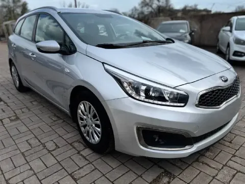 🚘марка:kia ceed ⚙️двигатель: 1.4cdi ⛽️вид топлива:дизель кпп: механика кузов:универсал пробег: 184т... - фотография