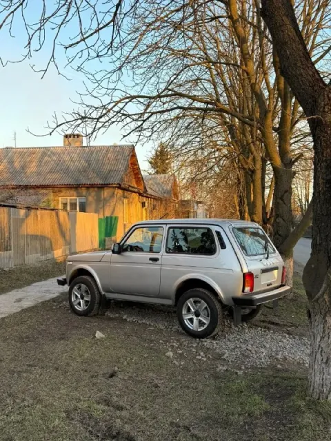 Ваз нива куплена в декабре 25 года на учёте не стояла люкс с кондиционером пробег меньше 1000км 1.15... - фотография