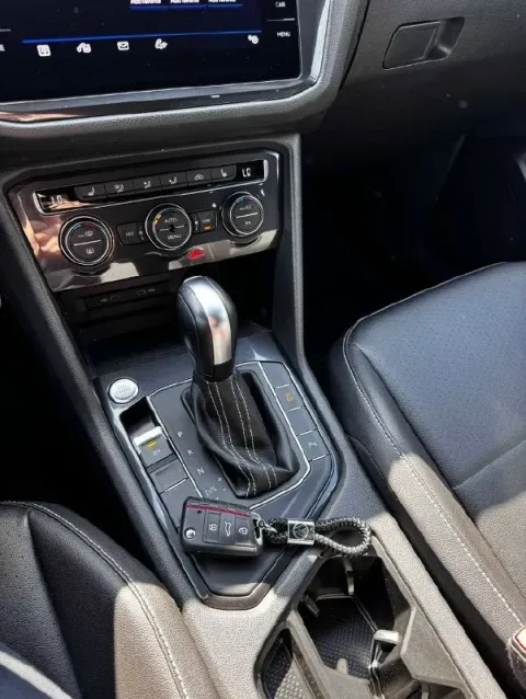Продам автомобиль volkswagen tiguan 2020 r-line black edition, 7 мест, бензиновый двигатель 2.0 tsi... - фотография