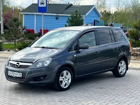 🚗 opel zafira b 🚀 обьем: 1.8 🐎206.000 км ⛽️ топливо: бензин 🚙кпп: механическая. 🛝мест 7 🛞резина : 2... - фотография