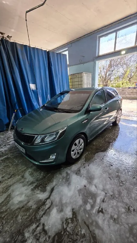 Продам киа рио хетчбэк 2013 года объем двигателя 1.6 коробка передач автомат пробег 237.000 (родной!... - фотография