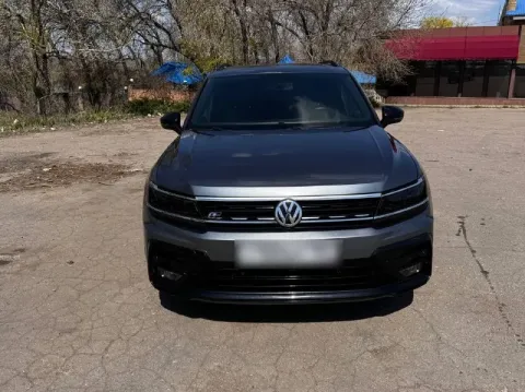 Продам автомобиль vw tiguan 2020 r-line black edition, 7 мест, бензиновый двигатель 2.0 tsi семейств... - фотография