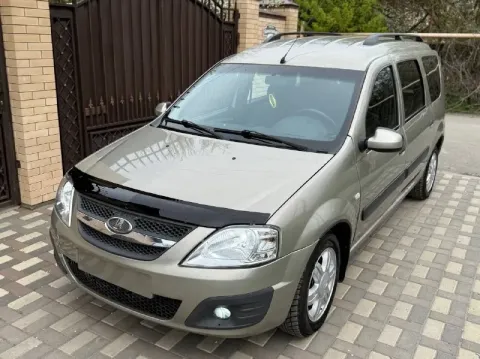 Лада ларгус 2012 год выпуска обьем 1.6 16 кл пробег 220 тысяч по кузову как на фото без рыжиков дно... - фотография