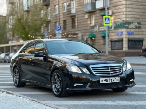 Mercedes benz w212 2010г 1.8 турбо цепи, фазики поменяны вся в родном окрасе за исключением двух поз... - фотография