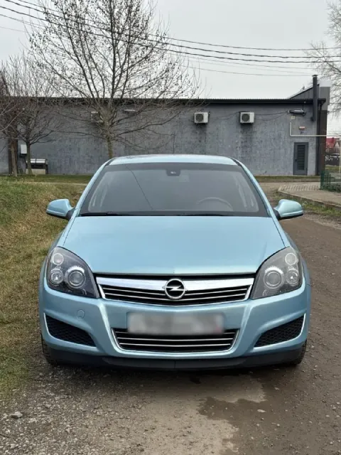 Продам opel astra год выпуска: 2010 мотор: 1,8 л. , механика. пробег: 165 тыс. км. ✅ 2 владельца. ✅... - фотография