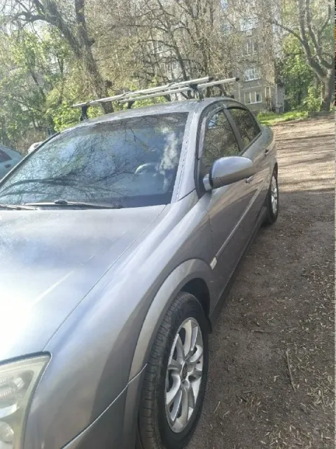 Продам opel вектра с 2003 года выпуска, двигатель 1.8, бензин, механика. резина новая, кондёр работа... - фотография