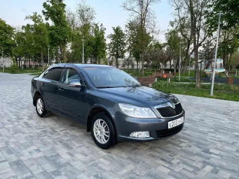 Продам skoda octavia а5 1.6 мкпп пробег 165000 тыс авто в идеальном состоянии и эксплуатация без дтп... - фотография