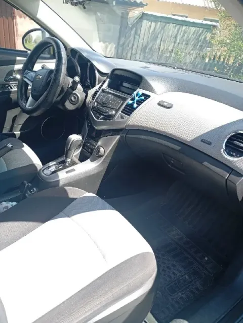 В продаже chevrolet круз (2012 года) двигатель 1,6 акпп состояние машины хорошее, родной окрас, рези... - фотография