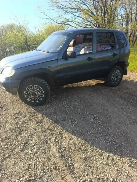 Продам chevrolet нива 2008г. Двигатель работает хорошо. Коробка, раздатка в хорошем состоянии. Масла... - фотография