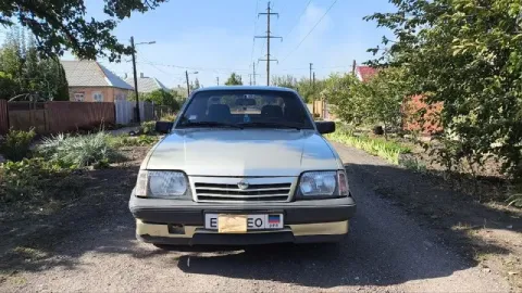Продам opel аскона 1987 г двигатель 1,6 машина в хорошем рабочем состоянии хозяйская с документами п... - фотография