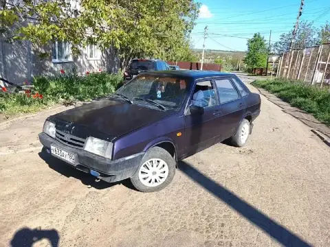 Продам на полном уверенном ходу!!! Ваз 21099 не гнилая мотор после капеталки вписаный газ фаркоп док... - фотография