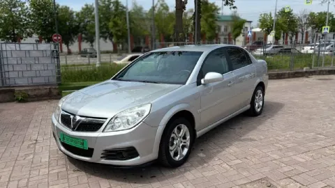 🚘марка: opel vectra ⚙️двигатель:2.0 ⛽️вид топлива:бензин кпп:механика кузов: седан пробег: 250.000 к... - фотография