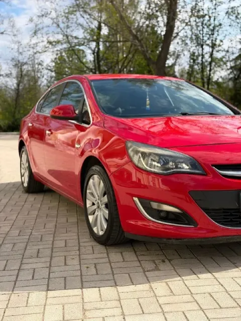 Opel astra j 2012 г. в,1.6 атмосфера, автомат цена 820💰 тыс. руб торг пробег 197 тысяч, родной, подт... - фотография
