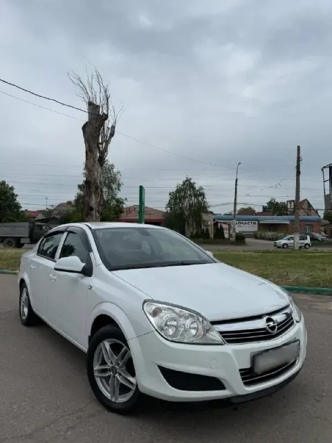 Opel astra h - 2011 год, седан, 1.8 бензин, механика, прочитайте всю информацию про автомобиль внима... - фотография
