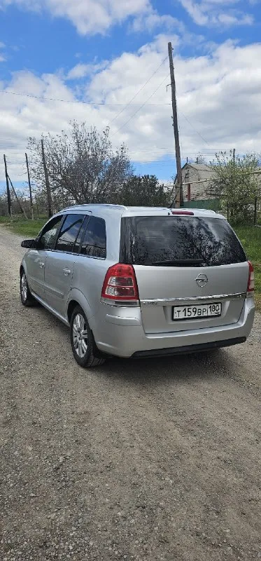 Продам opel zafira b автомобиль пригнан из европы один владелец 2008года. 1,9 7 мест, 6 ступенчатая... - фотография