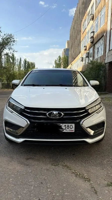 Продам ваз веста 2024 г. в.пробег 27000 т. км,1.8 (вариатор) комплектация life, машина покупалась мн... - фотография
