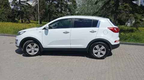 Продам свою kia sportage 3 2011 год двигатель 2.0 бензин коробка автомат родной пробег 154 000 км пт... - фотография