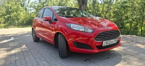 Продам яркую шуструю машинку ford фиеста 2016г. в двигатель 1.6 кпп робот, пробег 105т. км в очень д... - фотография