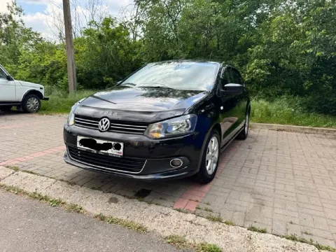 Продам фольксваген поло 2011 год выпуска автомат в хорошем состоянии хорошая комплектация все работа... - фотография